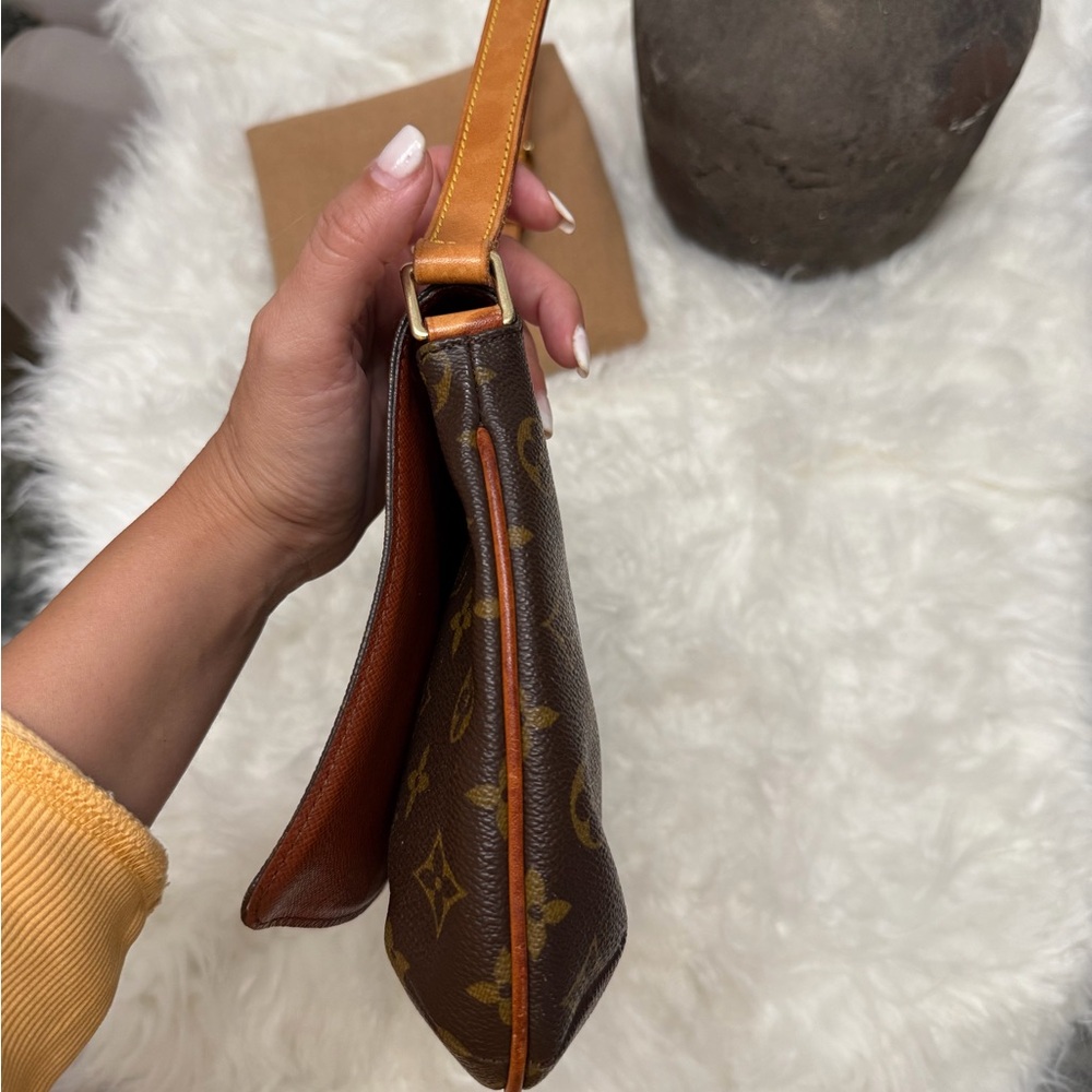 Louis Vuitton Monogram Musette Tango bag - Picture 8 of 16